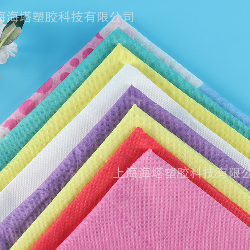 Självhäftande vattenlösligt fibertyg